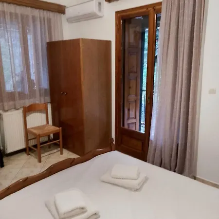 λευκή καμέλια Anilio Pelion
