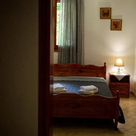 λευκή καμέλια Anilio Pelion